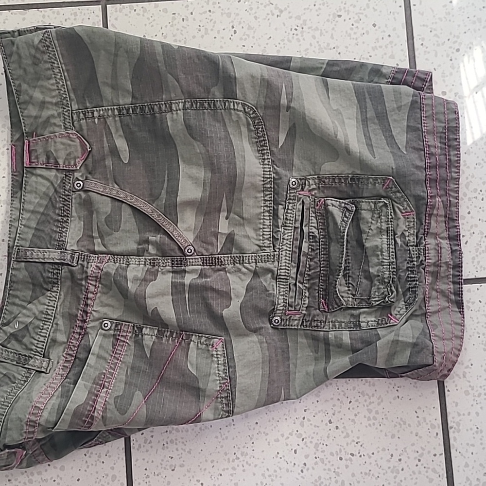 Cabela's Green Camouflage Cargo Shorts - Picture 5 of 5